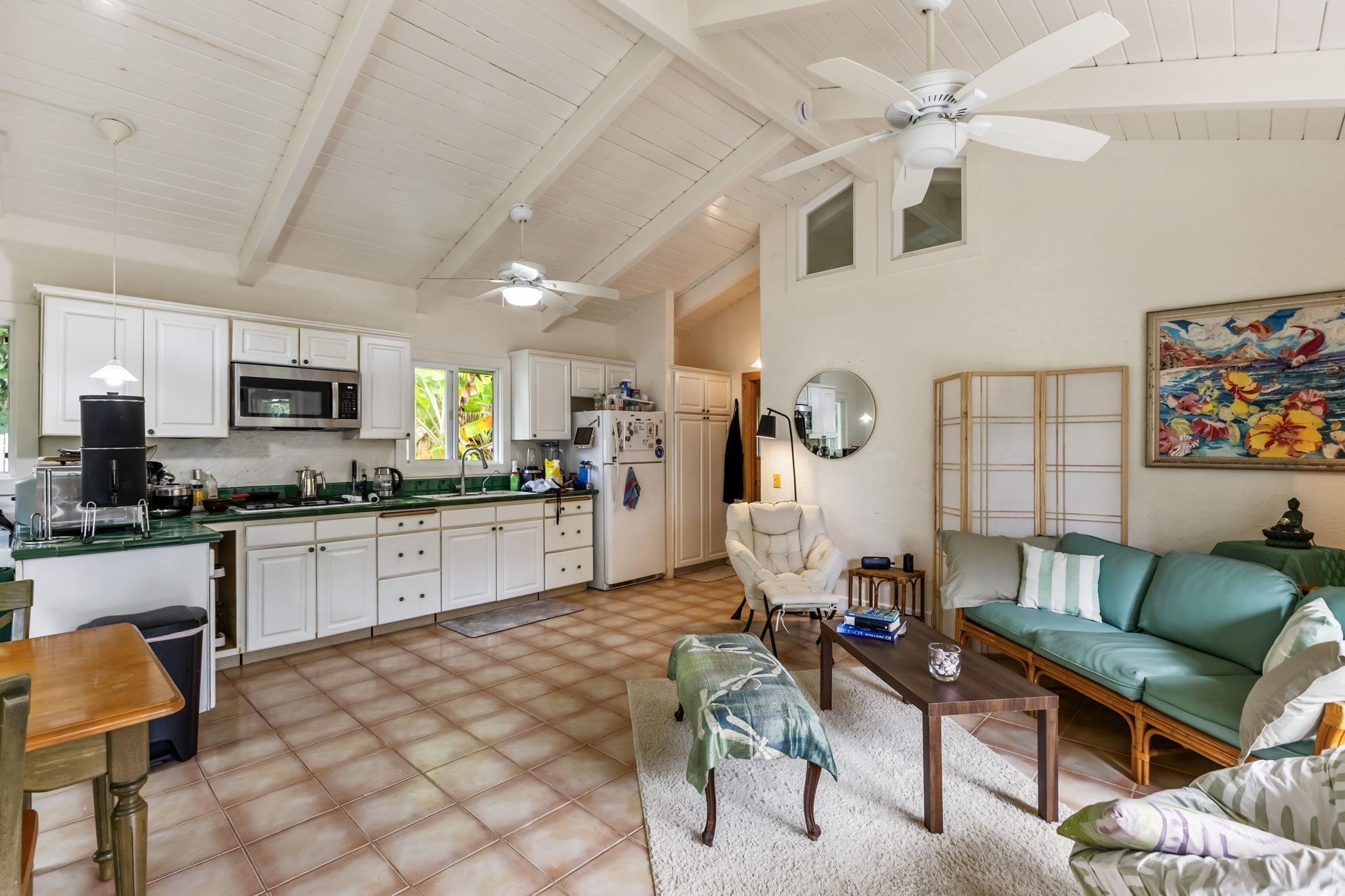 6900 Hana Highway Haiku, HI 96708 - Photo 44 of 50 Cottage Living Room