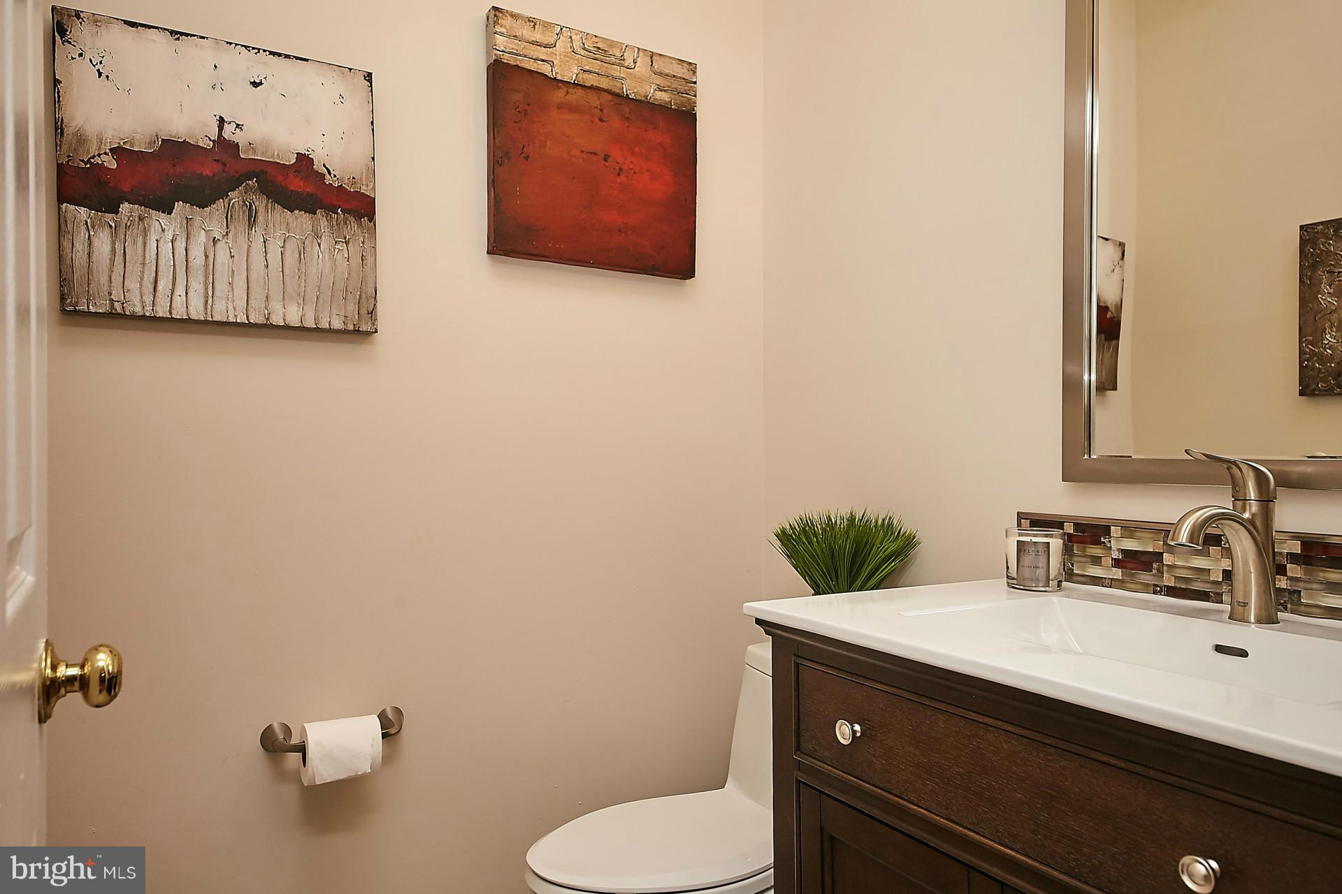 1217 Weatherstone Court Reston, VA 20194 - Photo 13 of 30 Main level powder room