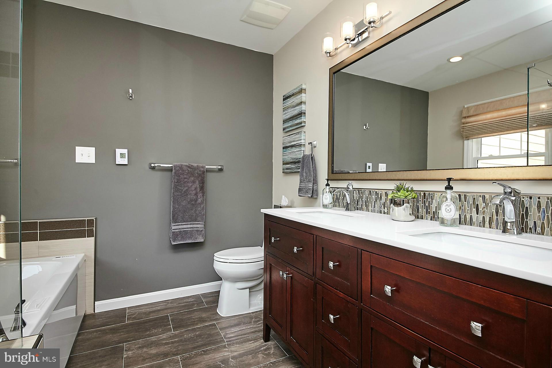 1217 Weatherstone Court Reston, VA 20194 - Photo 17 of 30 Bath (Master)