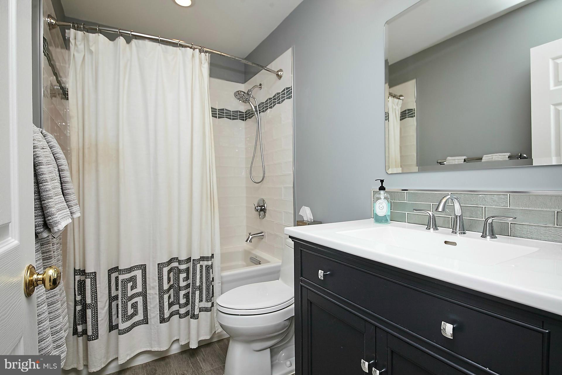 1217 Weatherstone Court Reston, VA 20194 - Photo 20 of 30 Bath