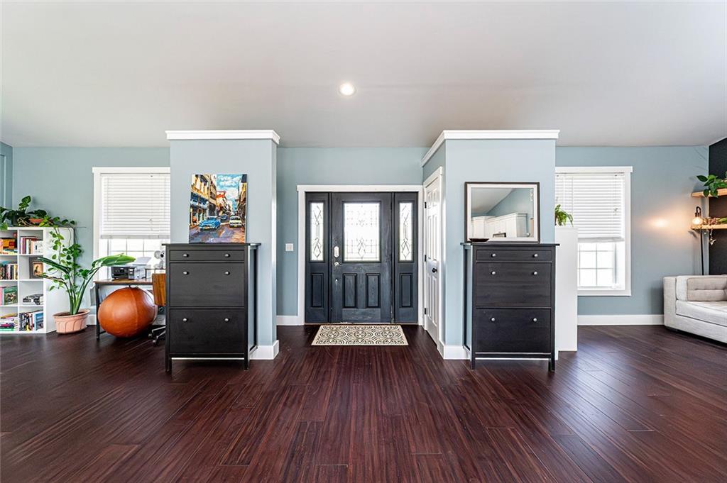 2149 Kingview Road Scottdale, PA 15683 - Photo 4 of 41 Welcoming foyer w/ seating & closet