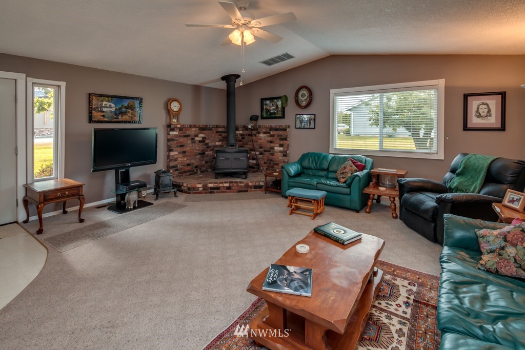 907 Nooksack Road Everson, WA 98276 - Photo 3 of 25