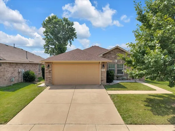 $335,000 | 706 Cliffmere Drive, Arlington, TX 76002