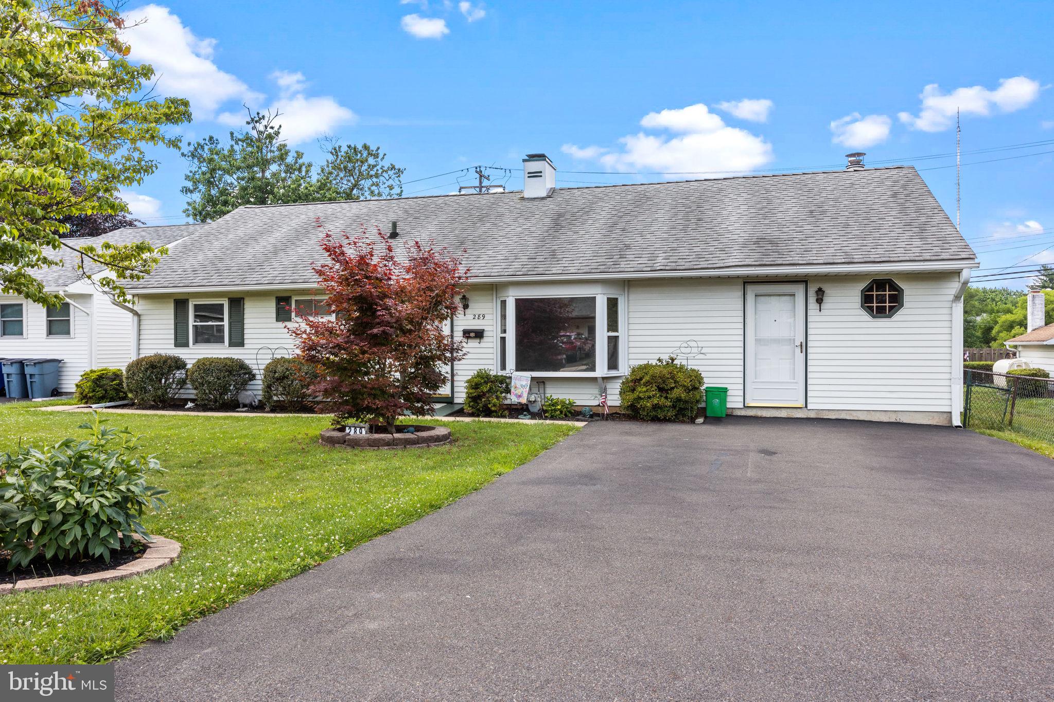 289 Cardiff Road Fairless Hills, PA 19030 - Photo 3 of 25