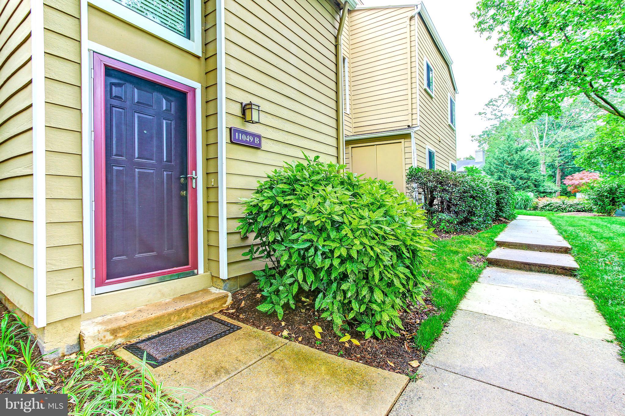 11049 Villaridge Court Reston, VA 20191 - Photo 2 of 29 Entry