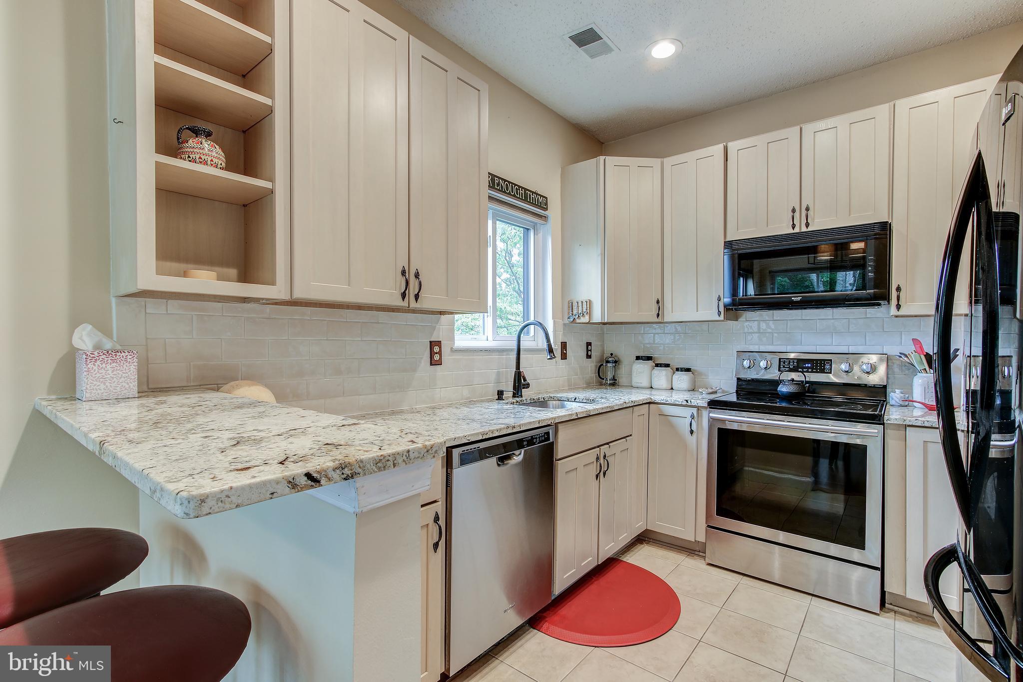 11049 Villaridge Court Reston, VA 20191 - Photo 11 of 29 Kitchen