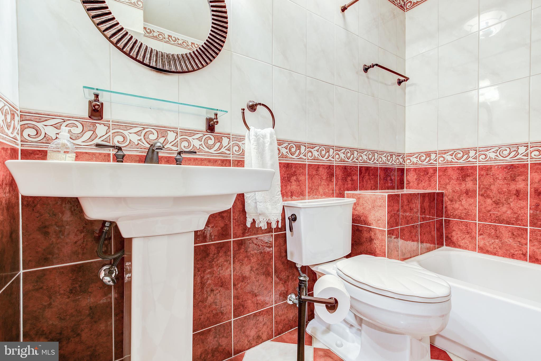 11049 Villaridge Court Reston, VA 20191 - Photo 17 of 29 Guest Bathroom