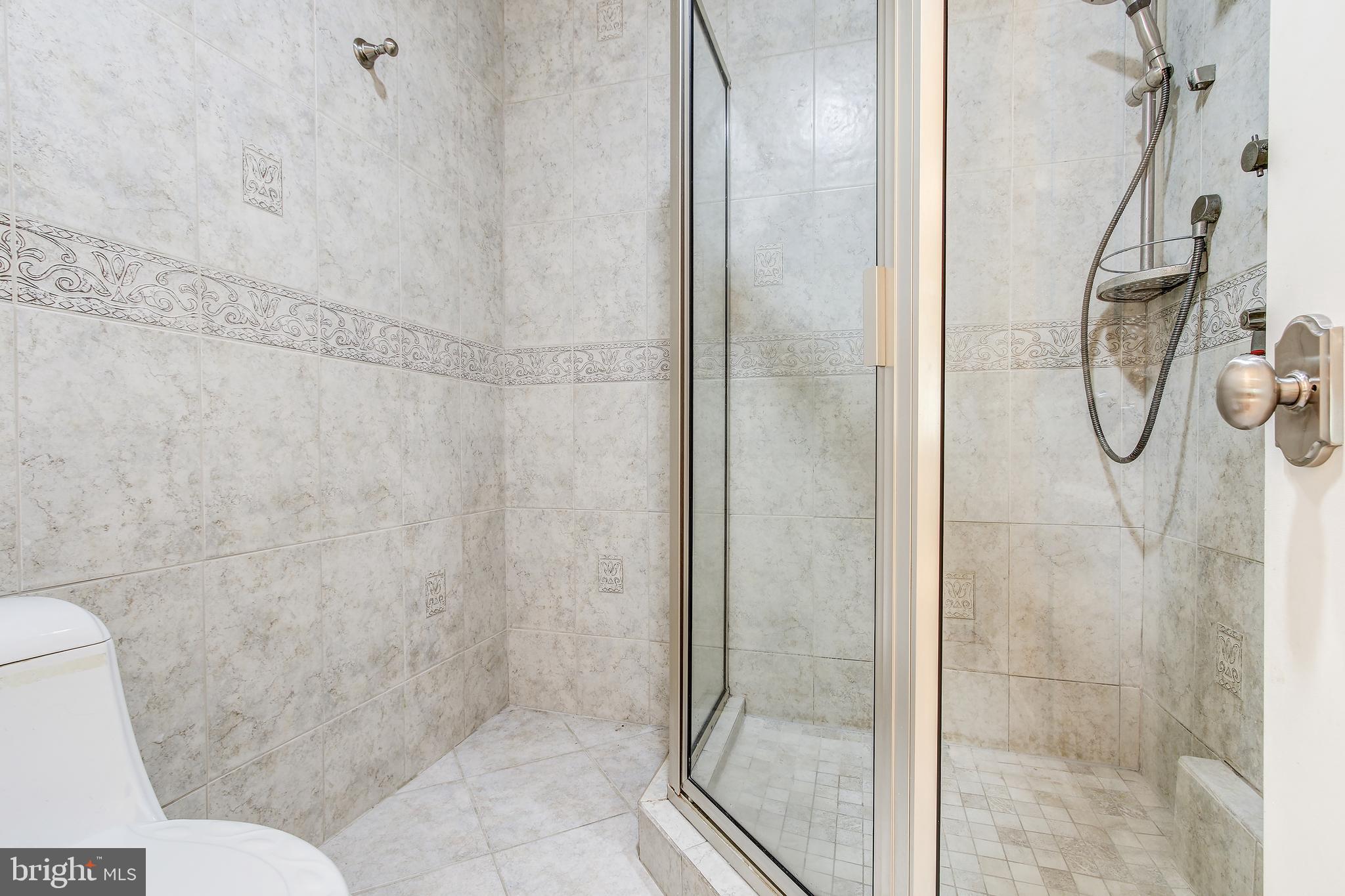 11049 Villaridge Court Reston, VA 20191 - Photo 23 of 29 Master Bathroom