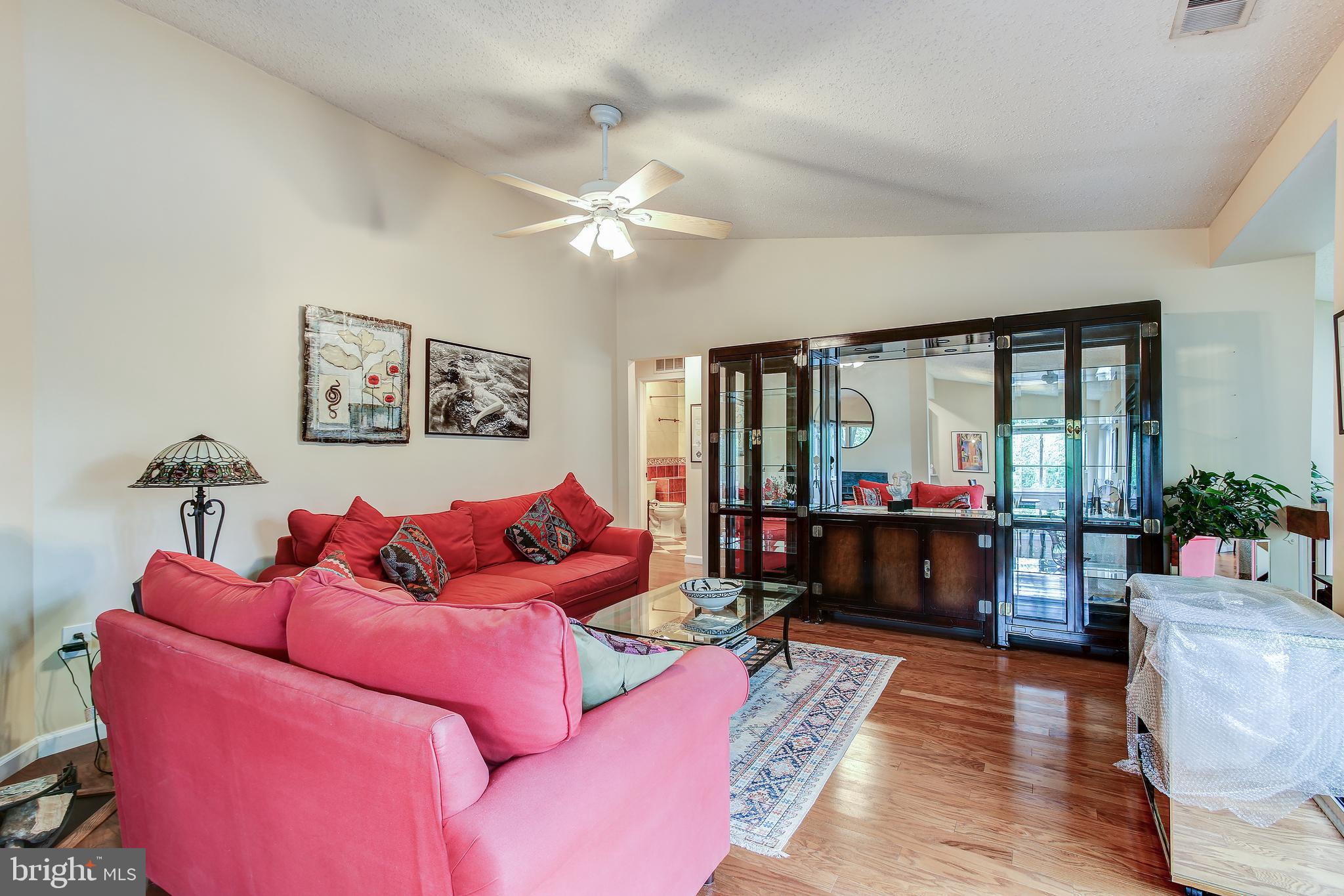 11049 Villaridge Court Reston, VA 20191 - Photo 5 of 29 Gallery Image 5