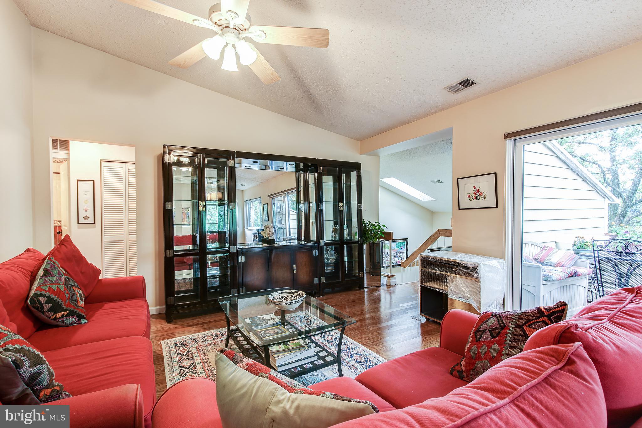11049 Villaridge Court Reston, VA 20191 - Photo 6 of 29 Gallery Image 6