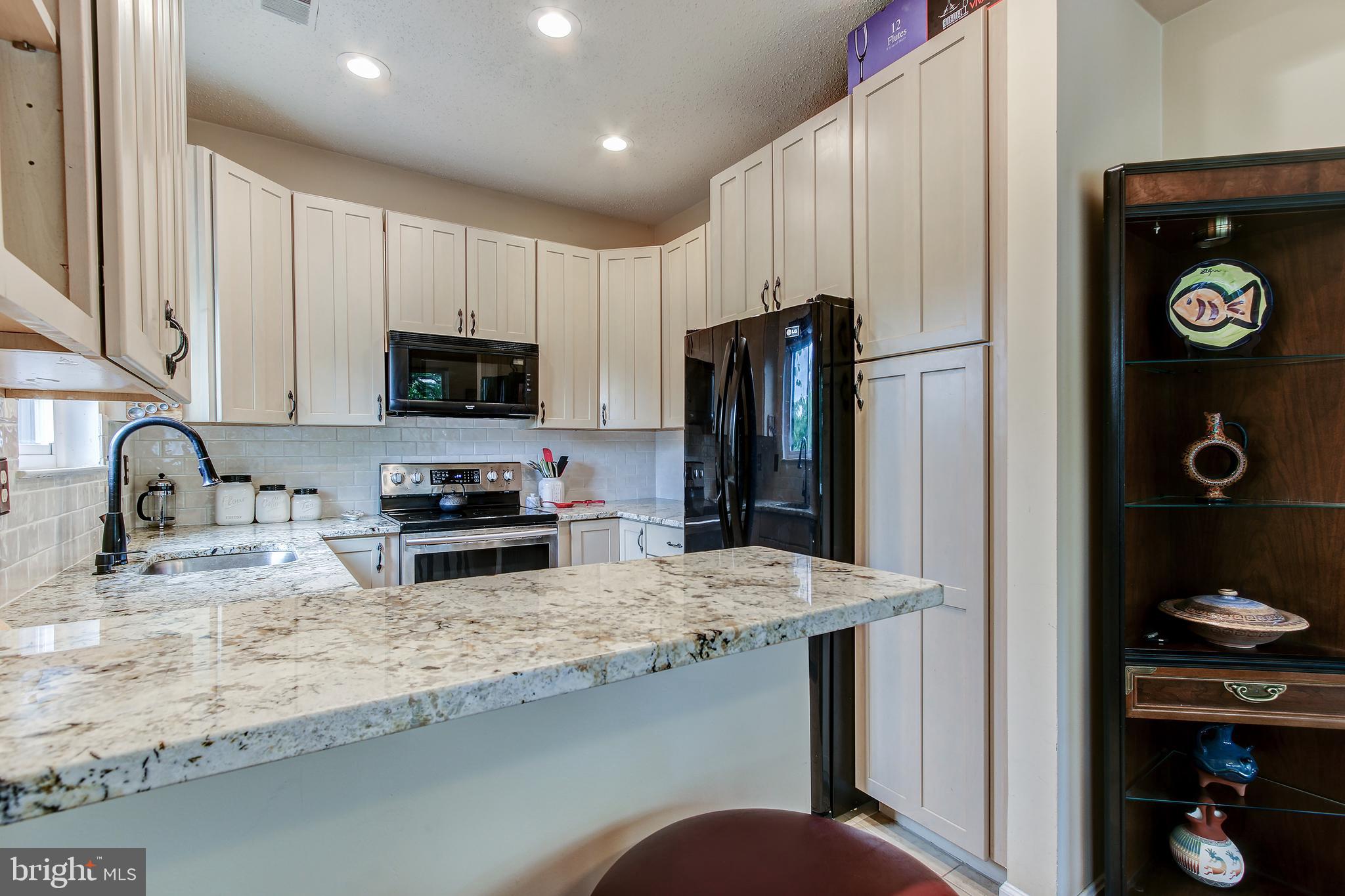 11049 Villaridge Court Reston, VA 20191 - Photo 10 of 29 Kitchen