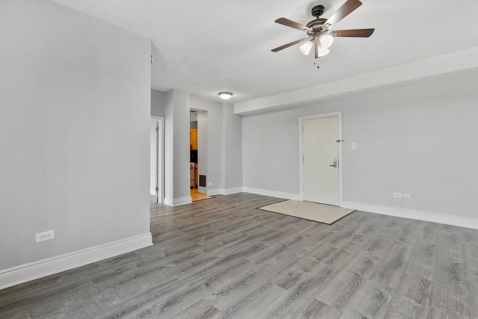 4520 North Clarendon Avenue, Unit 502 Chicago, IL 60640 - Photo 4 of 19