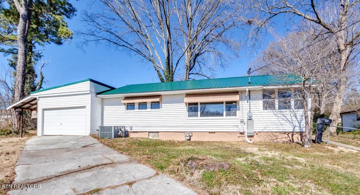 105 Phillips Lane Oak Ridge, TN 37830 - Photo 1 of 17