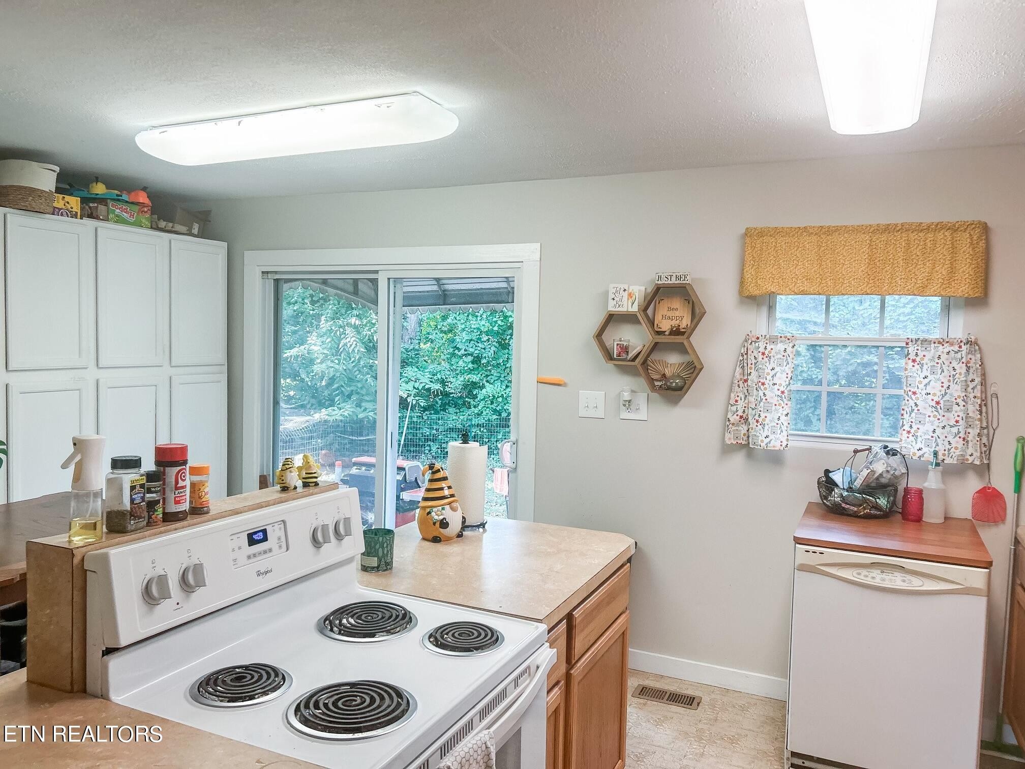 105 Phillips Lane Oak Ridge, TN 37830 - Photo 5 of 17