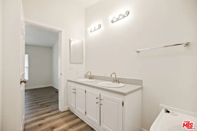 $249,950 | 8250 Lankershim Boulevard, Unit 33, North Hollywood, CA 91605