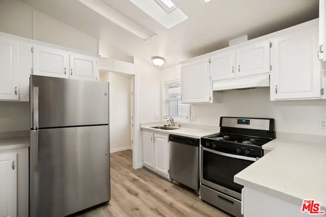 $249,950 | 8250 Lankershim Boulevard, Unit 33, North Hollywood, CA 91605