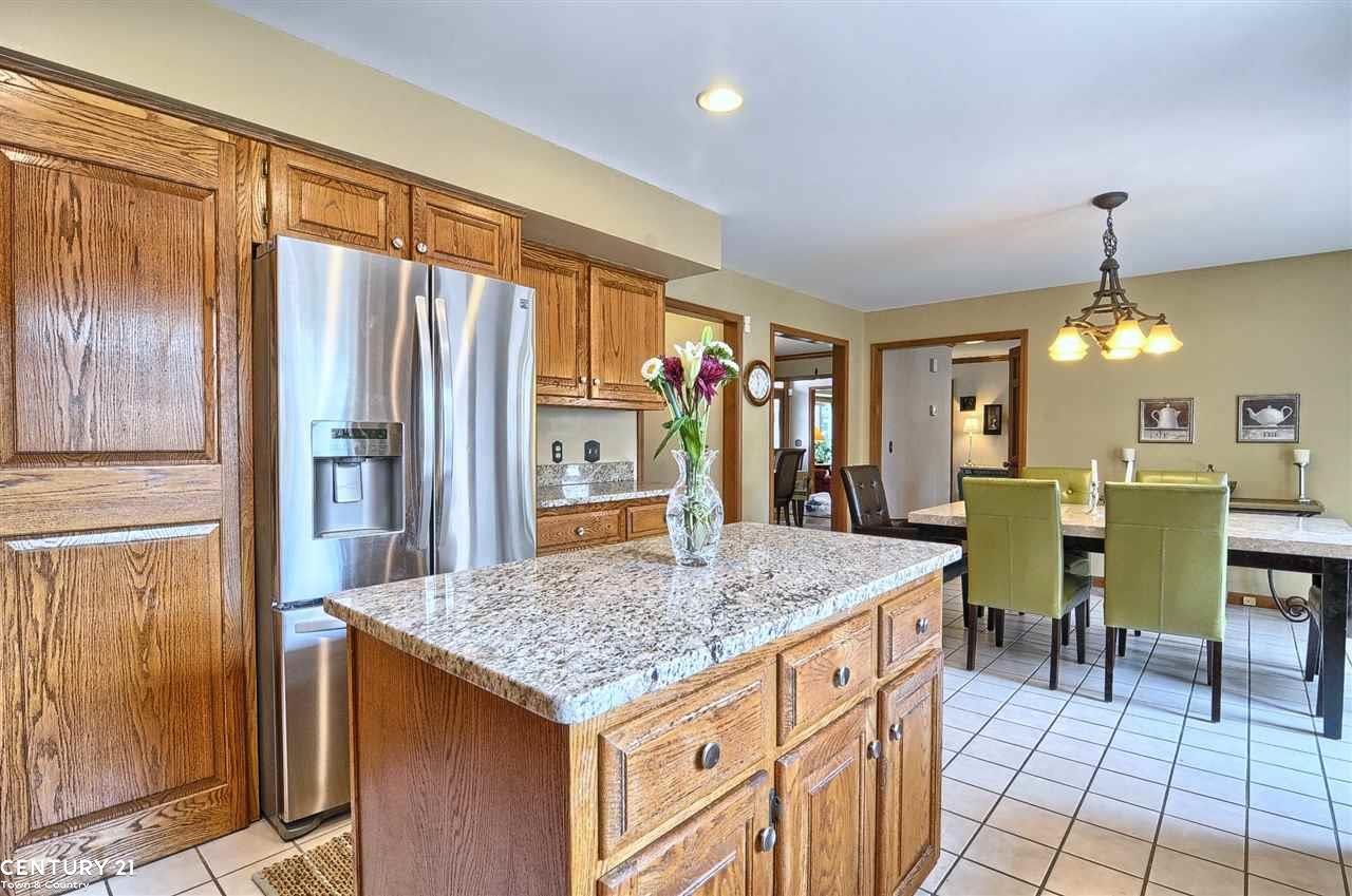 3195 Summit Ridge Drive Rochester Hills, MI 48306 - Photo 5 of 40