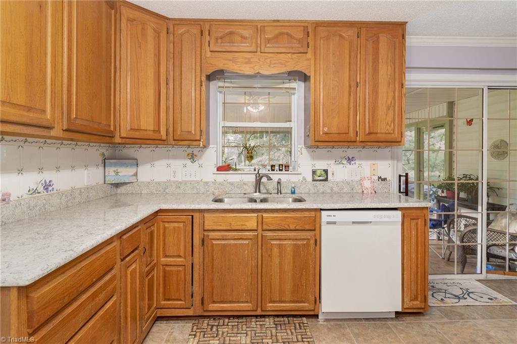 2001 Whites Mill Road High Point, NC 27265 - Photo 7 of 19 Gallery Image 7