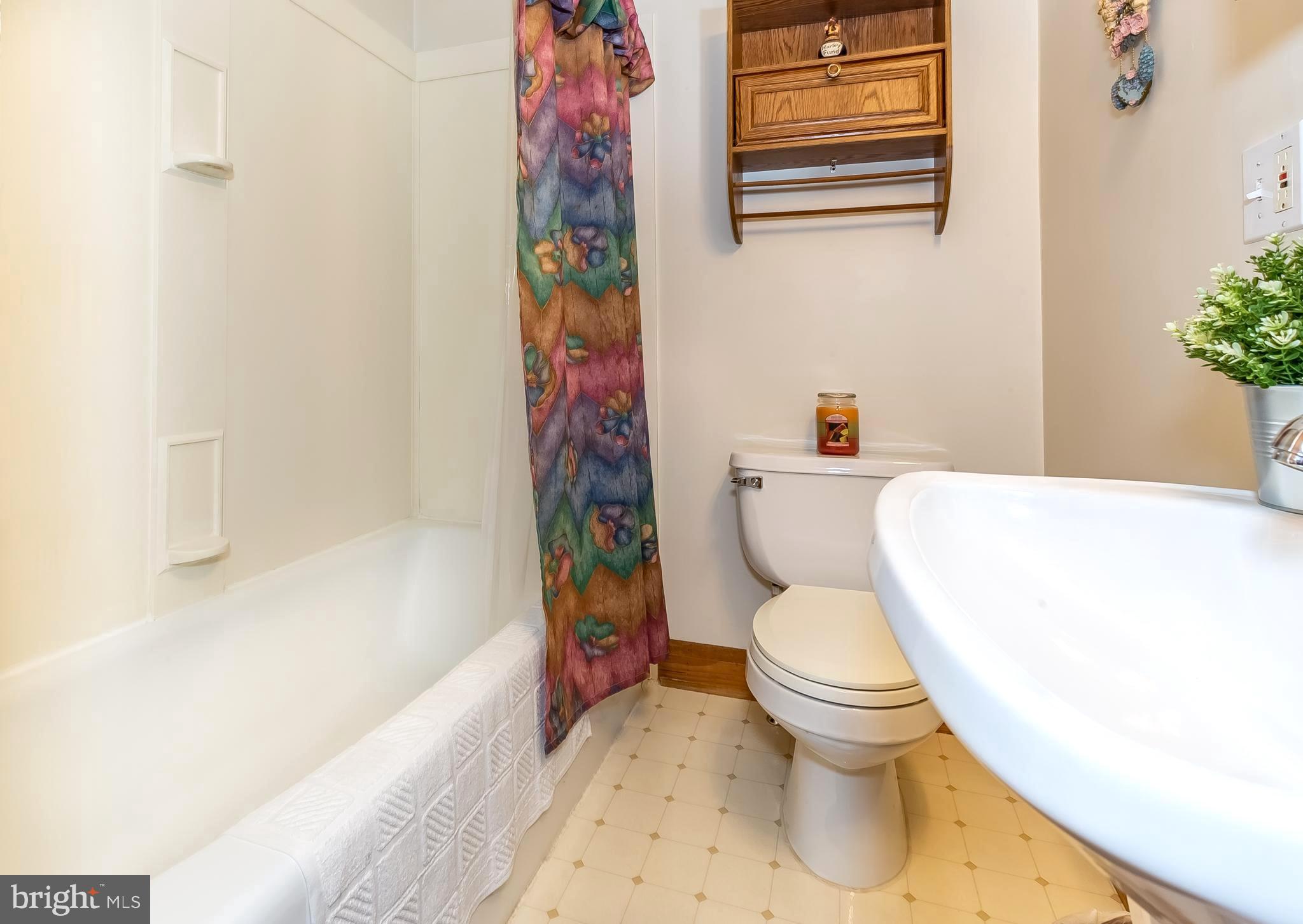 306 Sassafras Road Baltimore, MD 21221 - Photo 18 of 37 FULL BATHROOM (MAIN LEVEL)