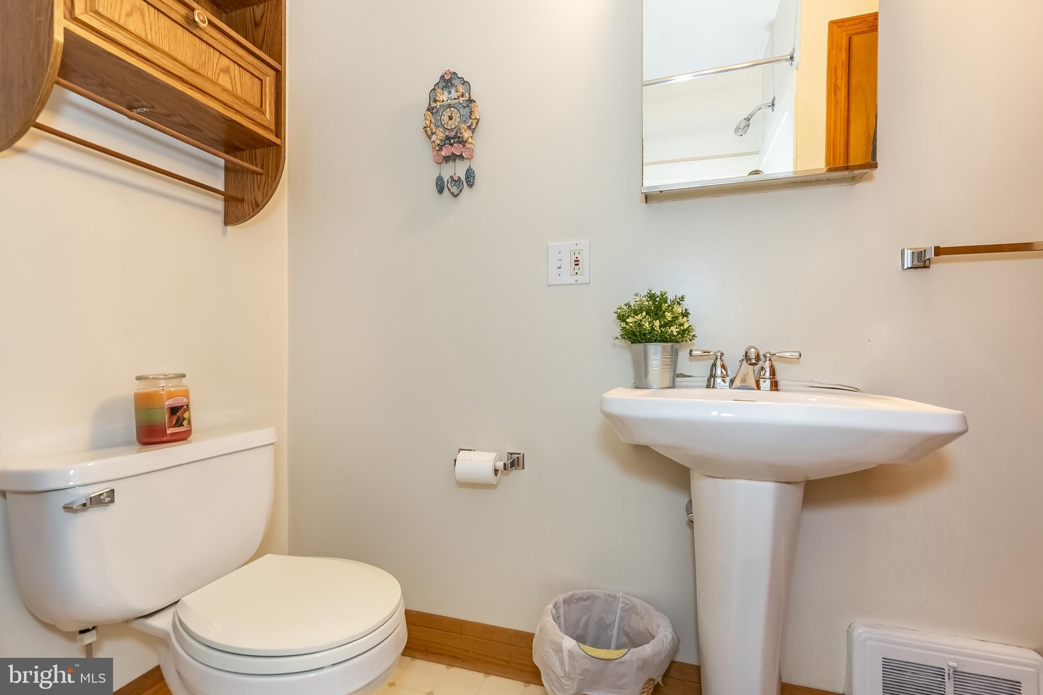 306 Sassafras Road Baltimore, MD 21221 - Photo 19 of 37 FULL BATHROOM (MAIN LEVEL)