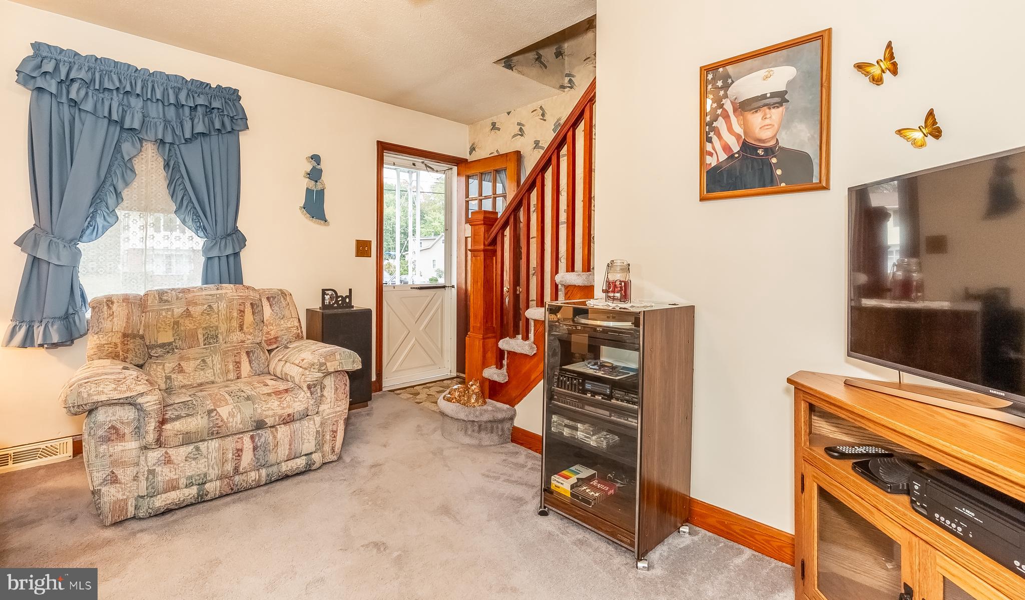 306 Sassafras Road Baltimore, MD 21221 - Photo 5 of 37 LIVING ROOM
