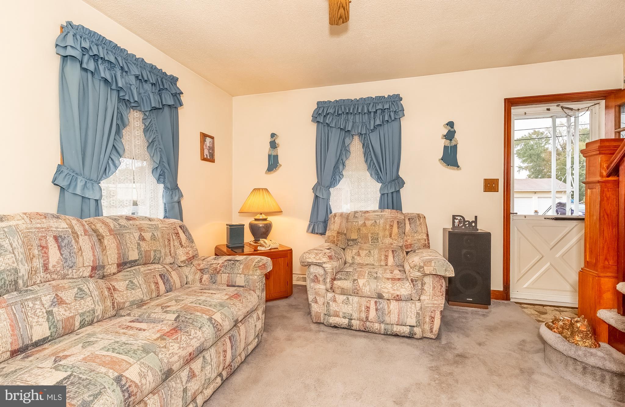 306 Sassafras Road Baltimore, MD 21221 - Photo 6 of 37 LIVING ROOM