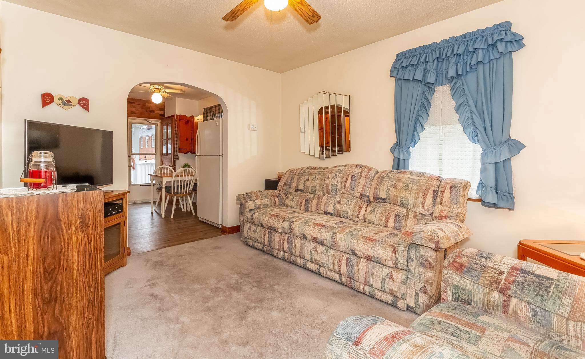 306 Sassafras Road Baltimore, MD 21221 - Photo 7 of 37 LIVING ROOM