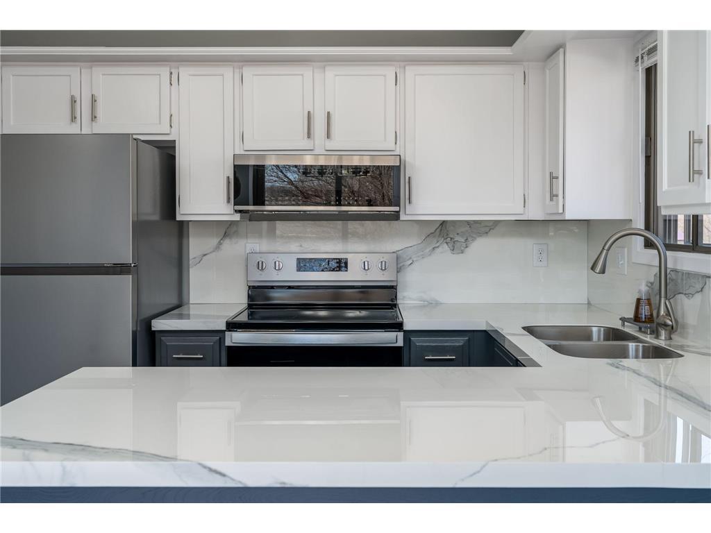 1105 South Valley Street New Ulm, MN 56073 - Photo 5 of 22