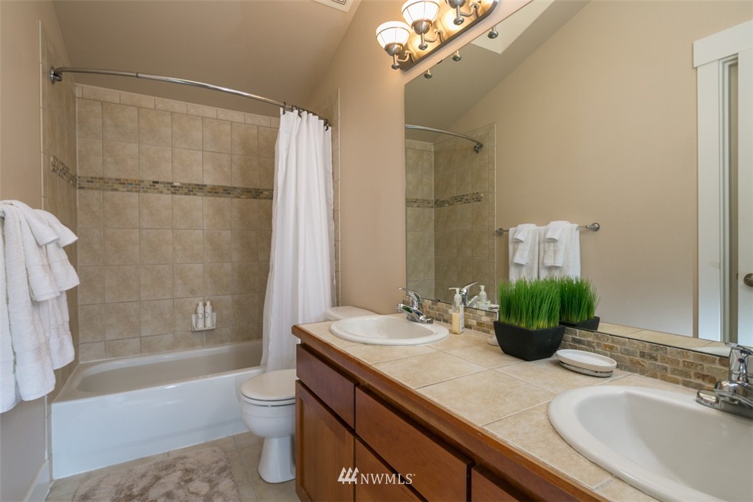 10303 Holman Road North, Unit B Seattle, WA 98177 - Photo 12 of 15