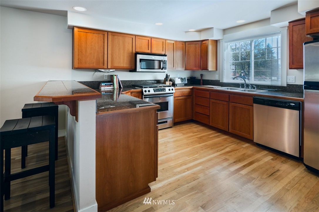 10303 Holman Road North, Unit B Seattle, WA 98177 - Photo 5 of 15