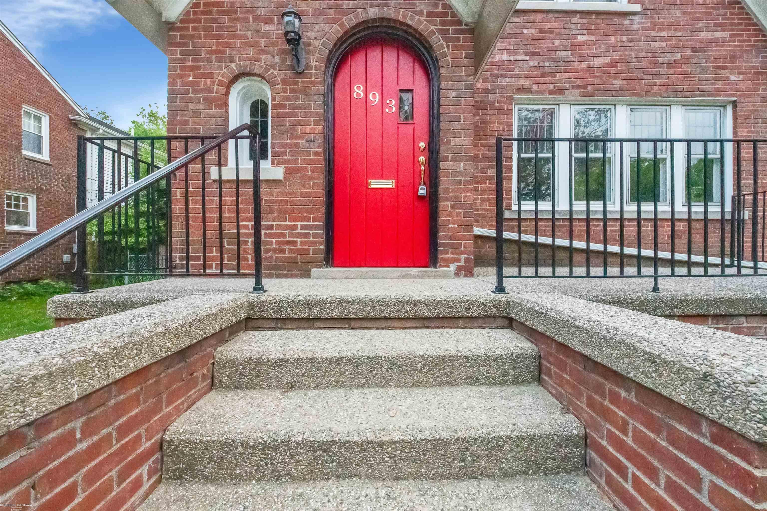 893 Rivard Boulevard Grosse Pointe, MI 48230 - Photo 3 of 27 50112072-2.JPG