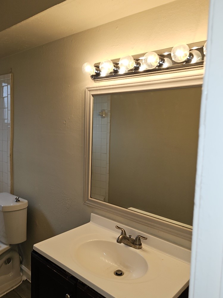6815 Beachwood Street, Unit 3 Houston, TX 77021 - Photo 12 of 16 a bathroom with a sink and a toilet