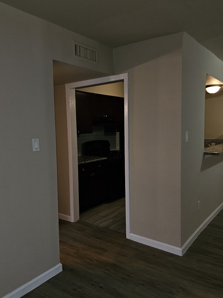 6815 Beachwood Street, Unit 3 Houston, TX 77021 - Photo 10 of 16 a view of a hallway with wooden floor