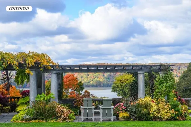 $999,000 | 640 West 237th Street, Unit 7B | Riverdale