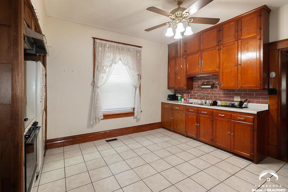 216 Southwest Fillmore Street Topeka, KS 66606 - Photo 15 of 38