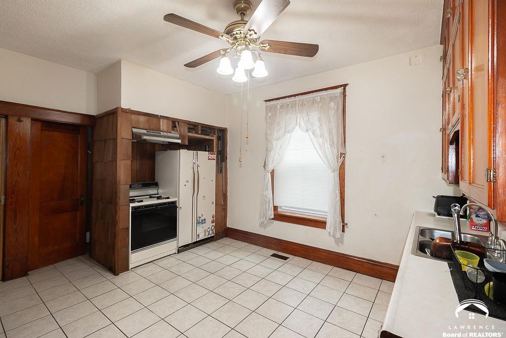 216 Southwest Fillmore Street Topeka, KS 66606 - Photo 17 of 38