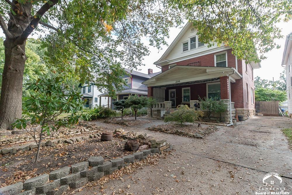 216 Southwest Fillmore Street Topeka, KS 66606 - Photo 3 of 38