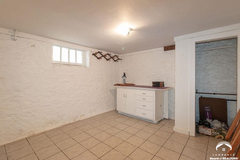 216 Southwest Fillmore Street Topeka, KS 66606 - Photo 32 of 38