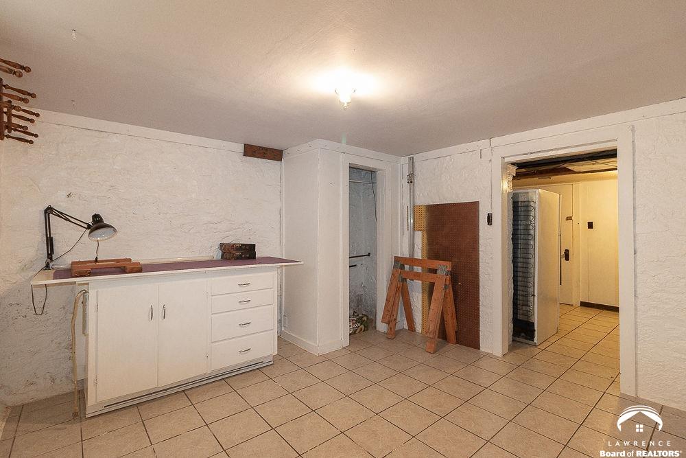 216 Southwest Fillmore Street Topeka, KS 66606 - Photo 33 of 38