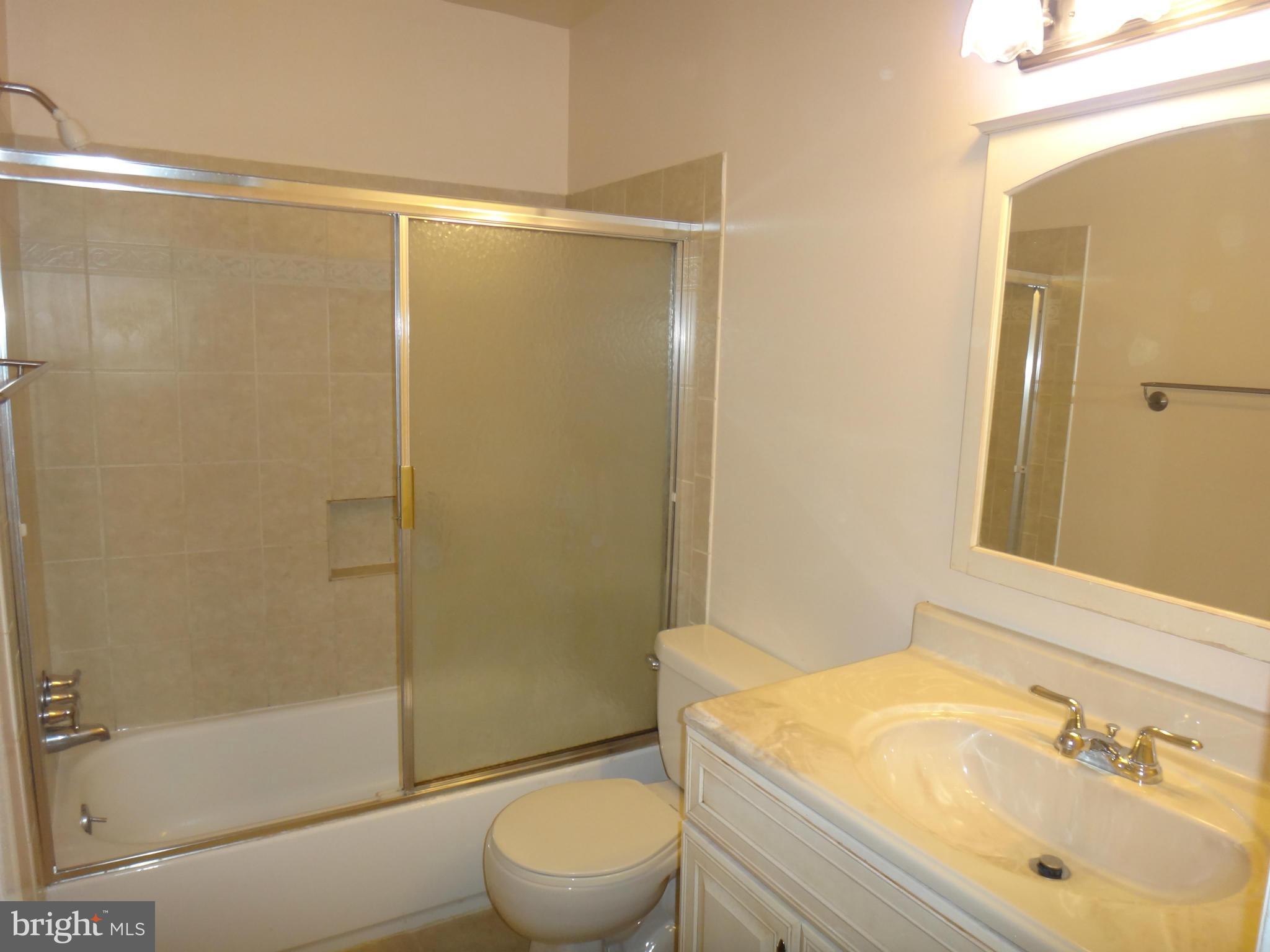 6534 Deepford Street Springfield, VA 22150 - Photo 17 of 25 Hallway Bath