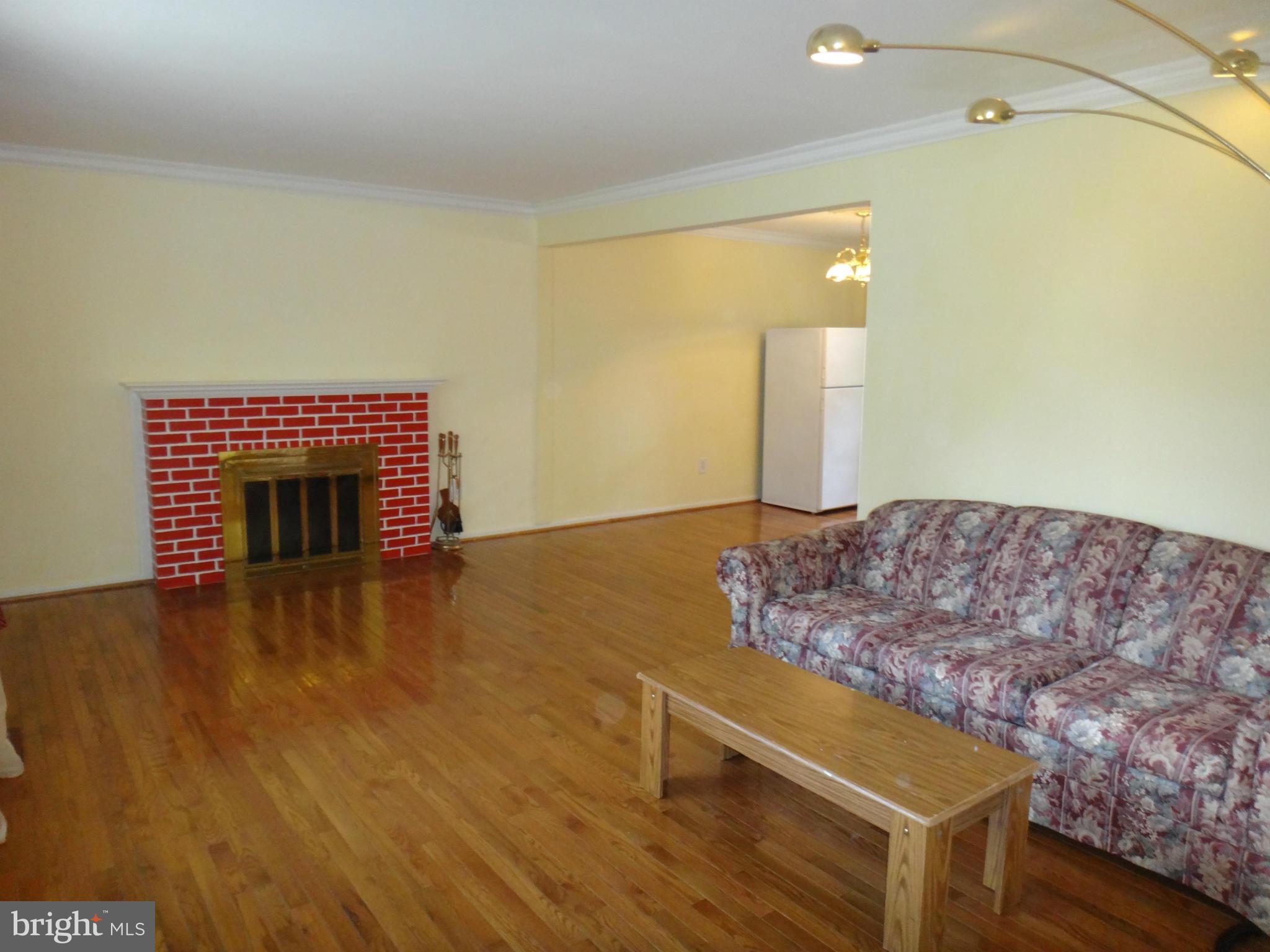6534 Deepford Street Springfield, VA 22150 - Photo 4 of 25 Living Room