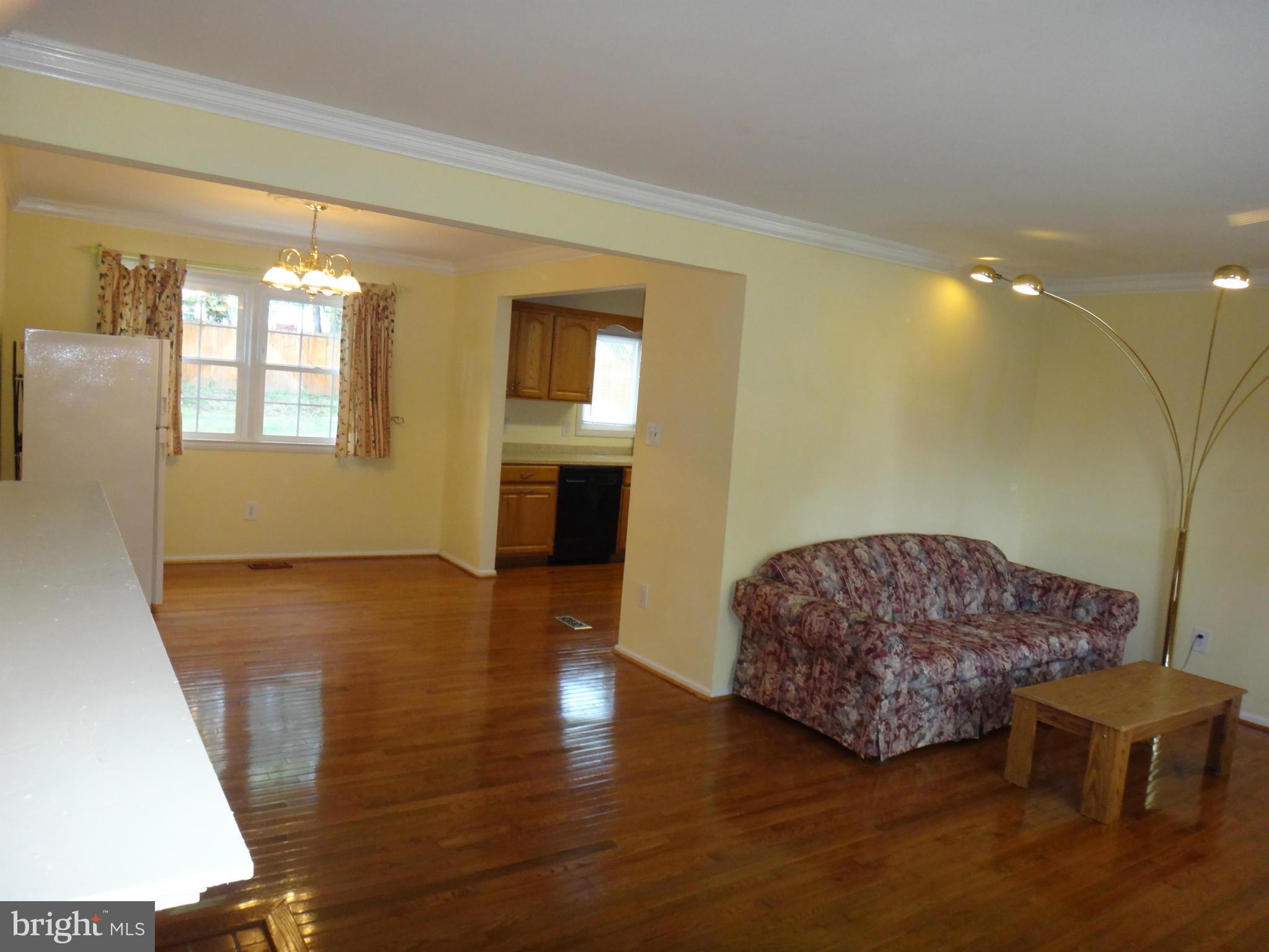 6534 Deepford Street Springfield, VA 22150 - Photo 5 of 25 Living Room