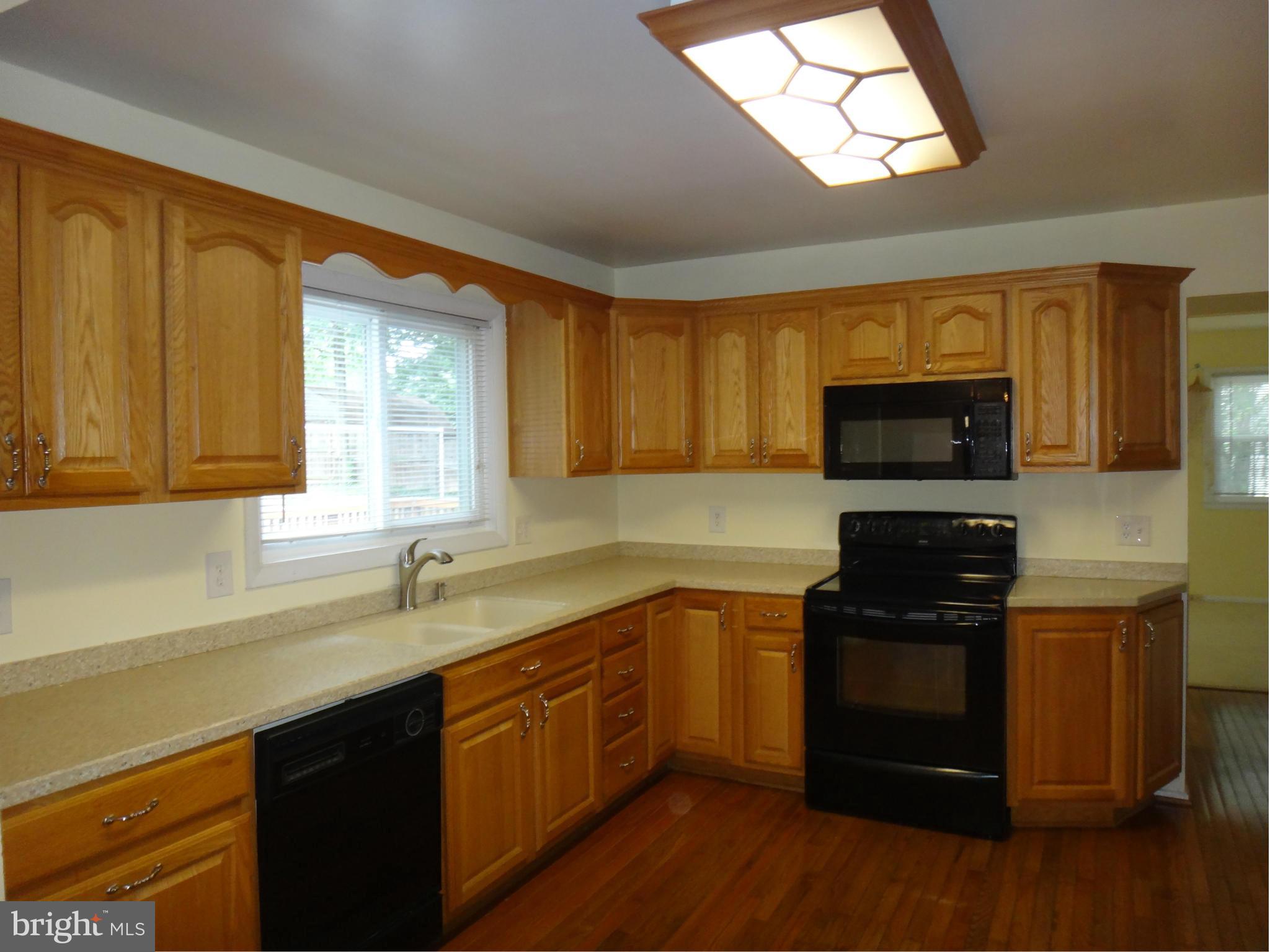 6534 Deepford Street Springfield, VA 22150 - Photo 7 of 25 Kitchen