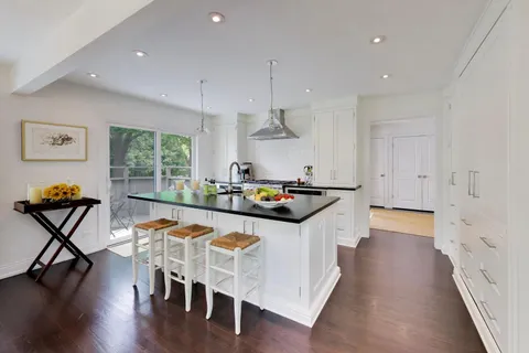 $910,000 | 32 Warrington Drive, Lake Bluff, IL 60044