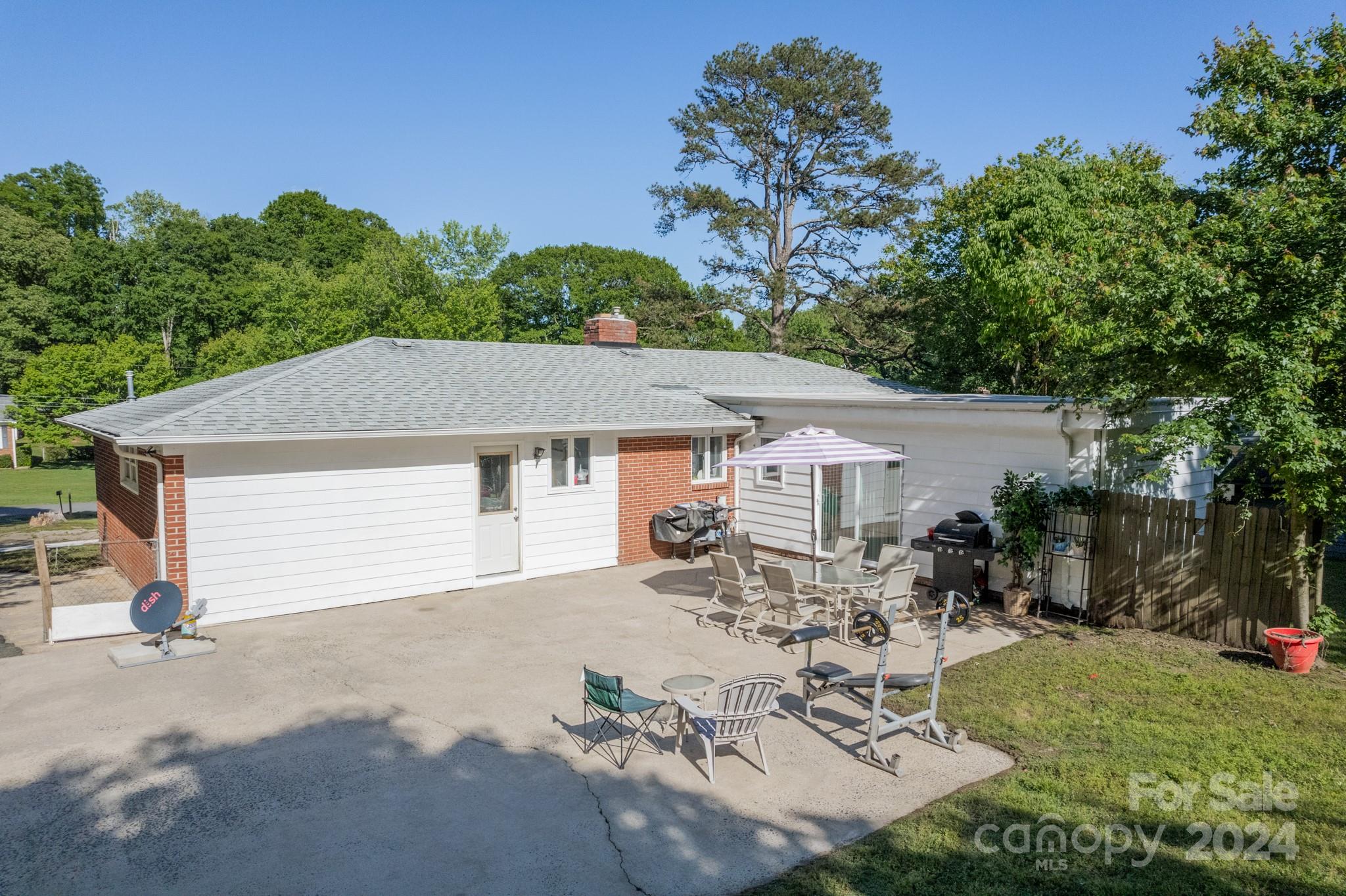 1202 Howard Circle Charlotte, NC 28214 - Photo 2 of 25