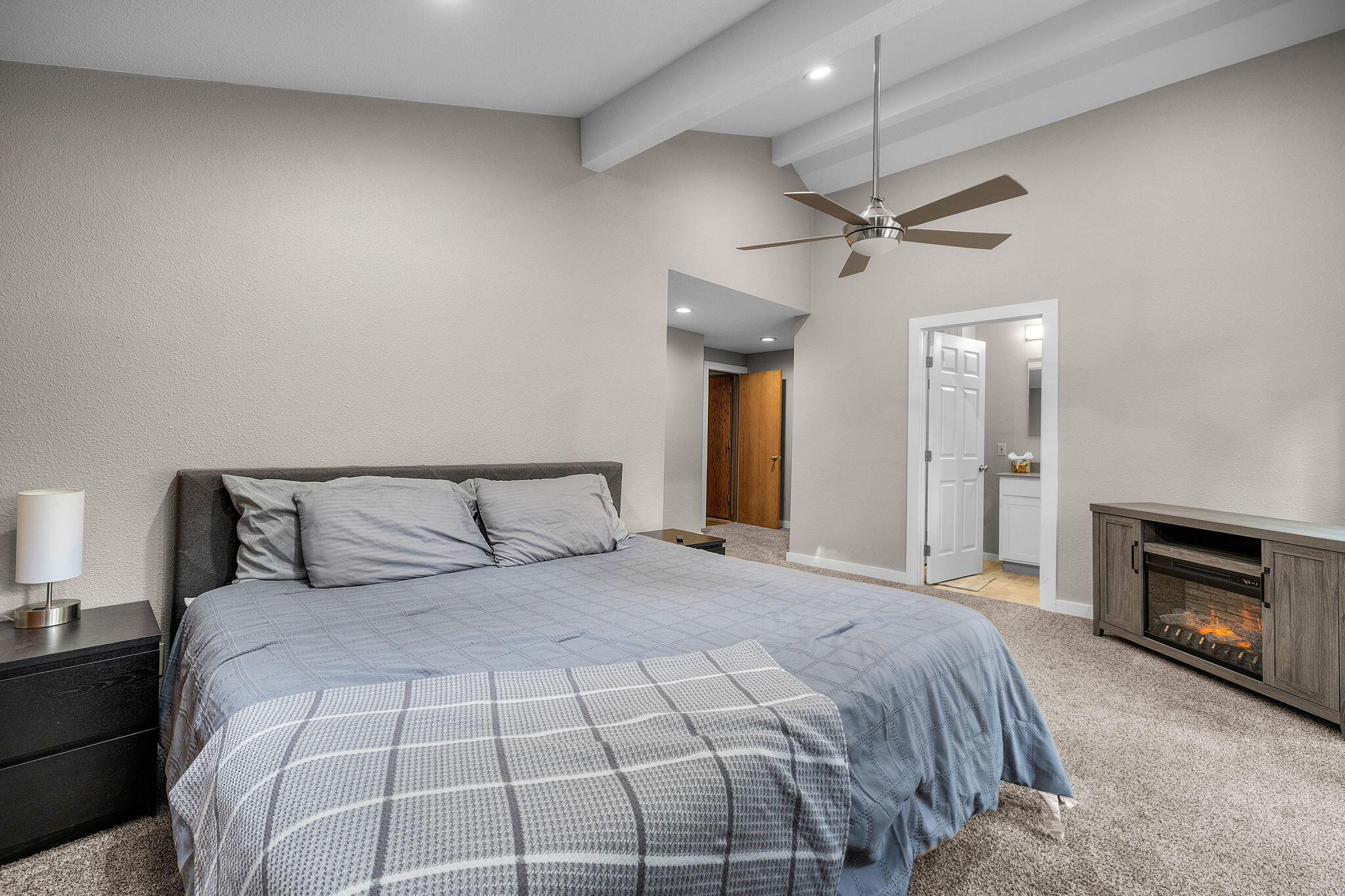 13168 Hawks Beard Black Butte Ranch, OR 97759 - Photo 20 of 47 a large bed sitting in a bedroom and a chandelier