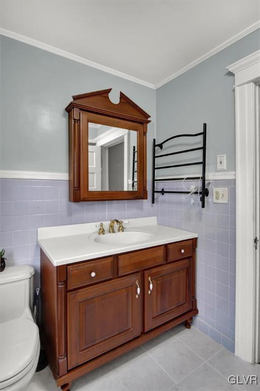 511 Brown Street Stroudsburg, PA 18360 - Photo 21 of 33 a bathroom with a toilet sink and mirror