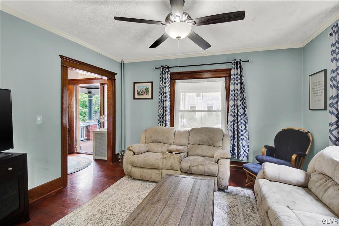 511 Brown Street Stroudsburg, PA 18360 - Photo 7 of 33 a living room with furniture and a window