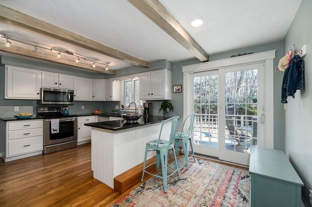 6 Red Coach Road Hamilton, MA 01982 - Photo 3 of 25 Gallery Image 3