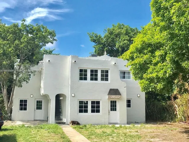 a house view with a outdoor space